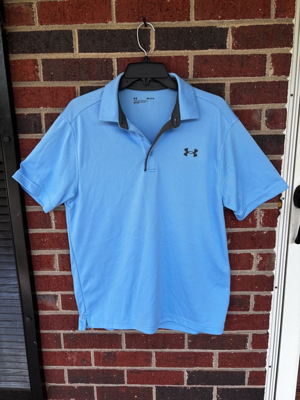 Men’s Under Amour Men’s Polo loose fit Shirt Golf Size Medium EUC